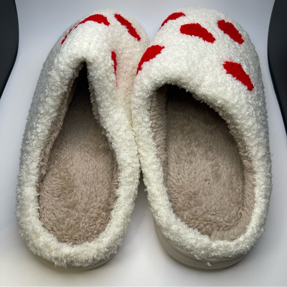 Plush and Fuzzy Slippers w/ Red Hearts, Women's Size 11 - NWT - Picture 3 of 5